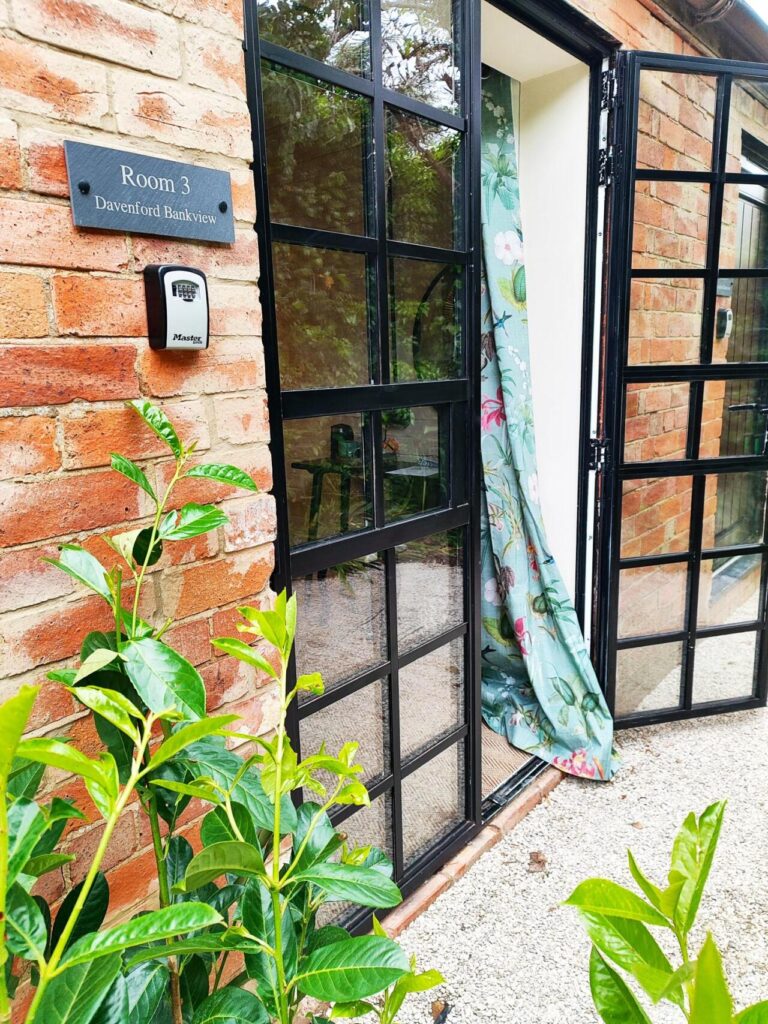 cotswold-bankview-standard-double-room-ensuite-bathroom-07