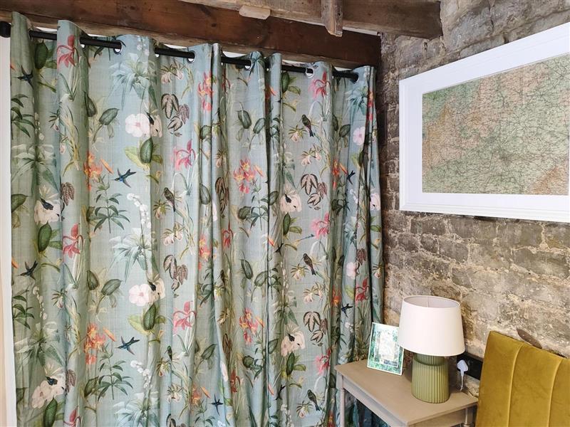 cotswold-bankview-standard-double-room-ensuite-bathroom-17